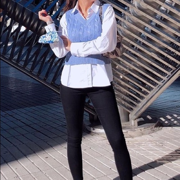 Cable Knit Cropped Sweater Vest - Picture 2 of 9